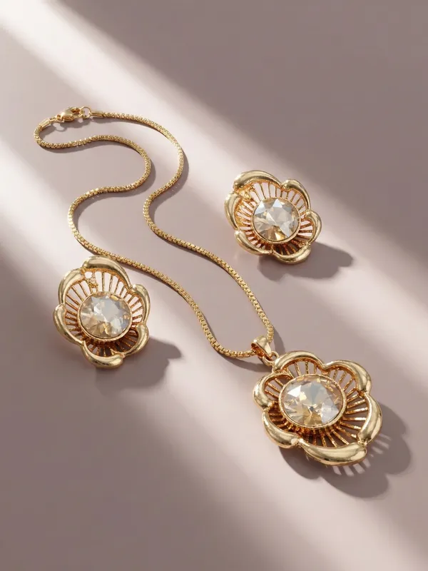 Golden_Ad_Metal_Clover_Pendant_Set