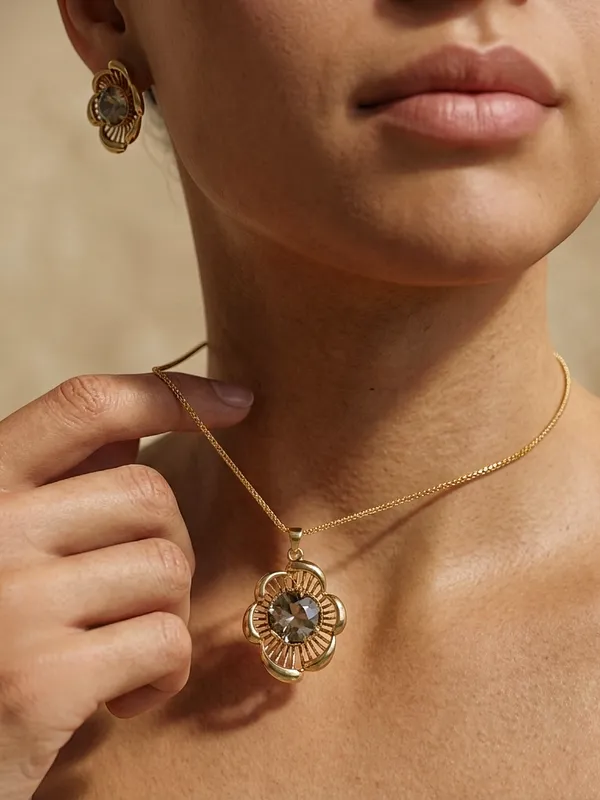 Golden_Ad_Metal_Clover_Pendant_Set
