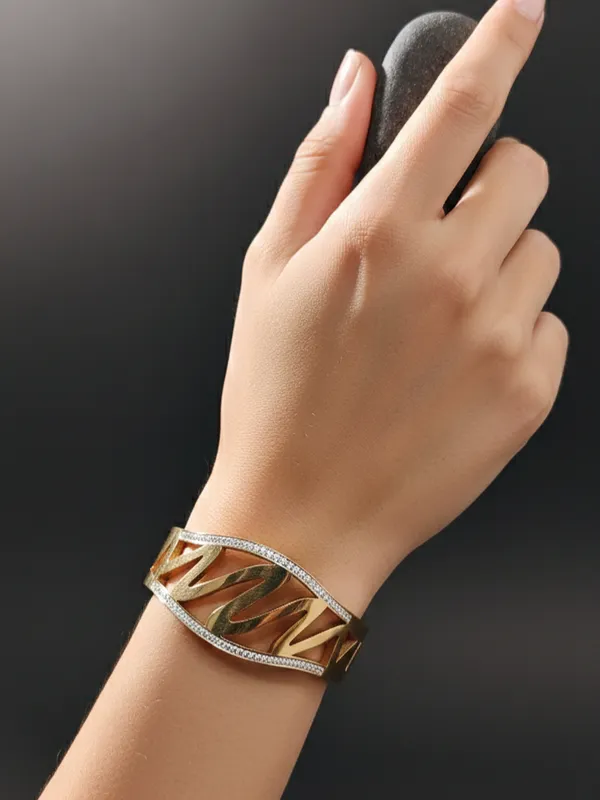 Golden_Aurelia_Wave_Cuff_Bracelet_For_Women