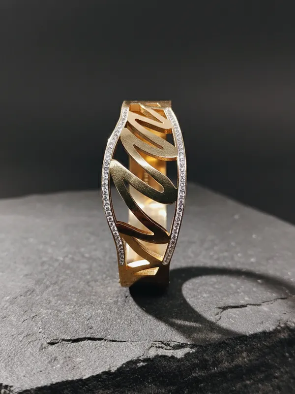 Golden_Aurelia_Wave_Cuff_Bracelet_For_Women