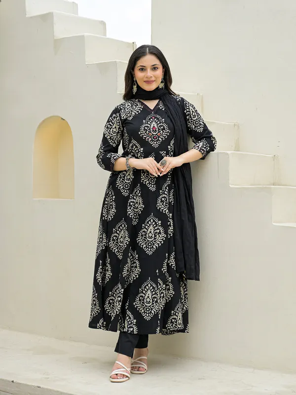Black_Cotton_Anarkali_Kurta_Pant_Set_With_Dupatta_For_Women