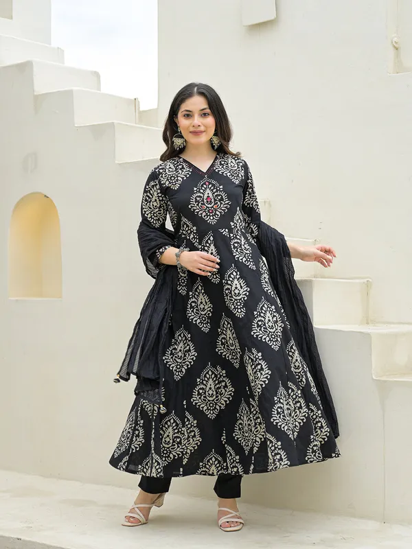 Black_Cotton_Anarkali_Kurta_Pant_Set_With_Dupatta_For_Women