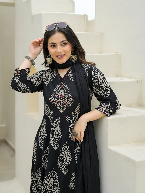 Black_Cotton_Anarkali_Kurta_Pant_Set_With_Dupatta_For_Women