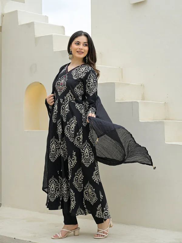 Black_Cotton_Anarkali_Kurta_Pant_Set_With_Dupatta_For_Women