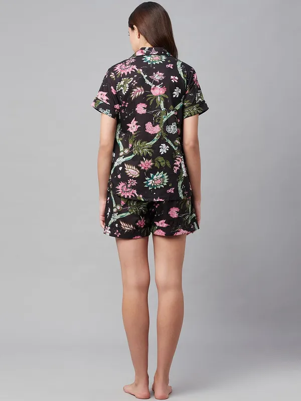 Black_Cotton_Floral_Print_Night_Suit_For_Women