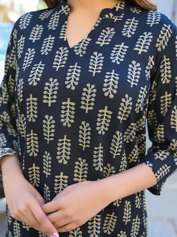 Black_Ethnic_Printed_Rayon_Kurta_With_Trouser_For_Women