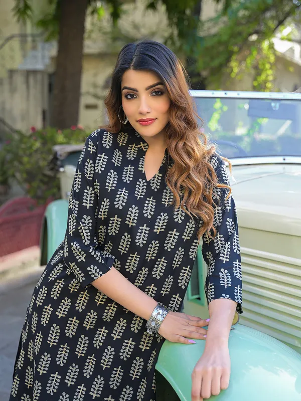 Black_Ethnic_Printed_Rayon_Kurta_With_Trouser_For_Women