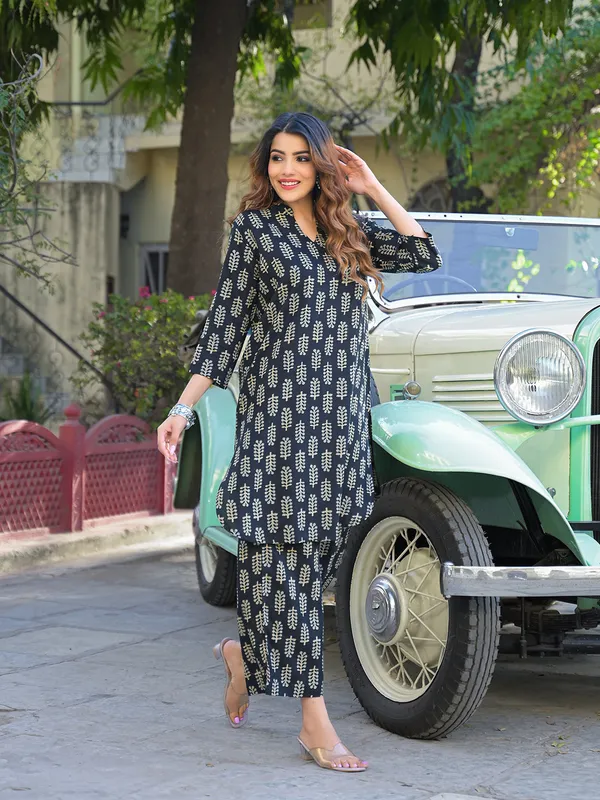 Black_Ethnic_Printed_Rayon_Kurta_With_Trouser_For_Women