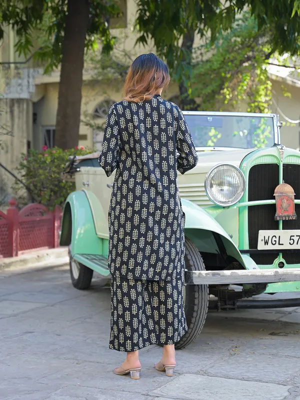 Black_Ethnic_Printed_Rayon_Kurta_With_Trouser_For_Women
