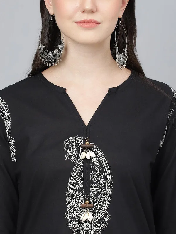 Black_Cotton_Straight_Kurta_With_Curve_Hem_Pant_Set_For_Women