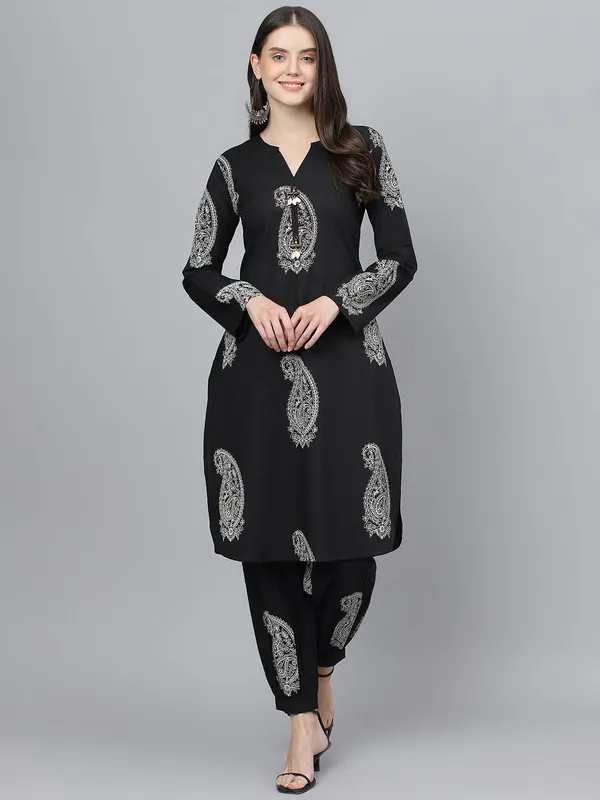 Black_Cotton_Straight_Kurta_With_Curve_Hem_Pant_Set_For_Women