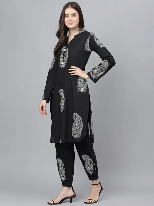 Black_Cotton_Straight_Kurta_With_Curve_Hem_Pant_Set_For_Women