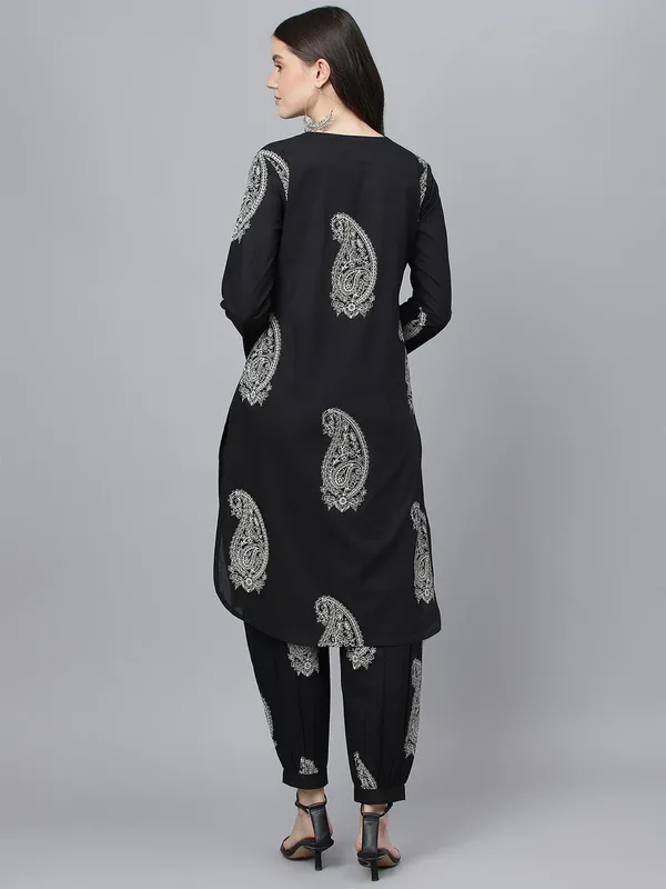 Black_Cotton_Straight_Kurta_With_Curve_Hem_Pant_Set_For_Women