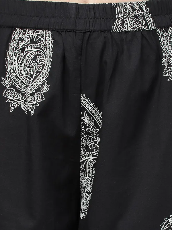 Black_Cotton_Straight_Kurta_With_Curve_Hem_Pant_Set_For_Women