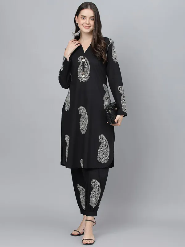 Black_Cotton_Straight_Kurta_With_Curve_Hem_Pant_Set_For_Women
