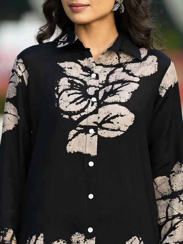 Black_Hand_Painted_Muslin_Co-Ord_Set_For_Women