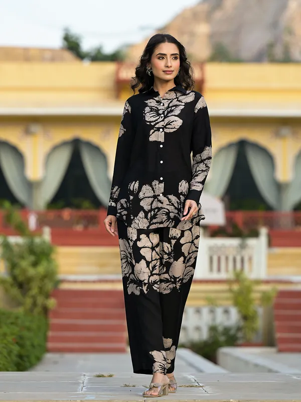 Black_Hand_Painted_Muslin_Co-Ord_Set_For_Women