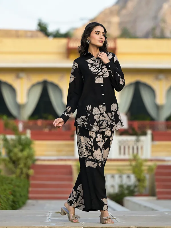 Black_Hand_Painted_Muslin_Co-Ord_Set_For_Women