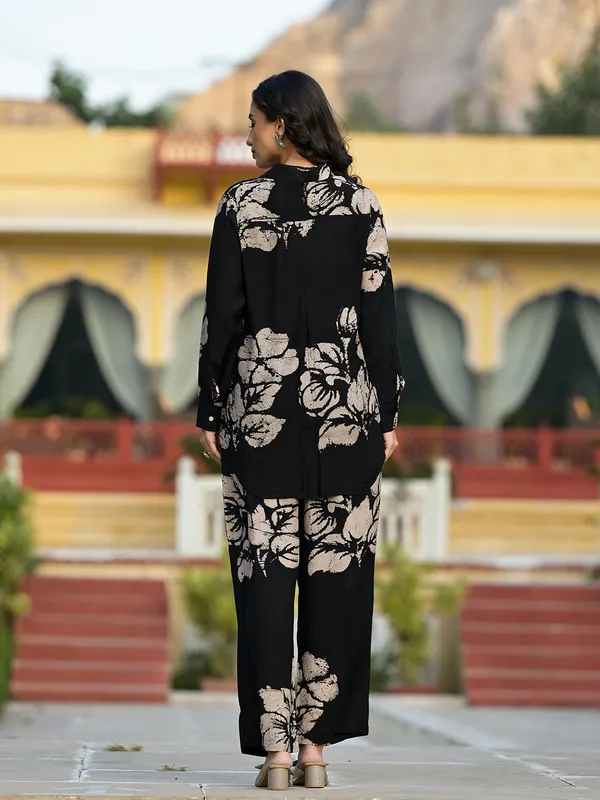 Black_Hand_Painted_Muslin_Co-Ord_Set_For_Women