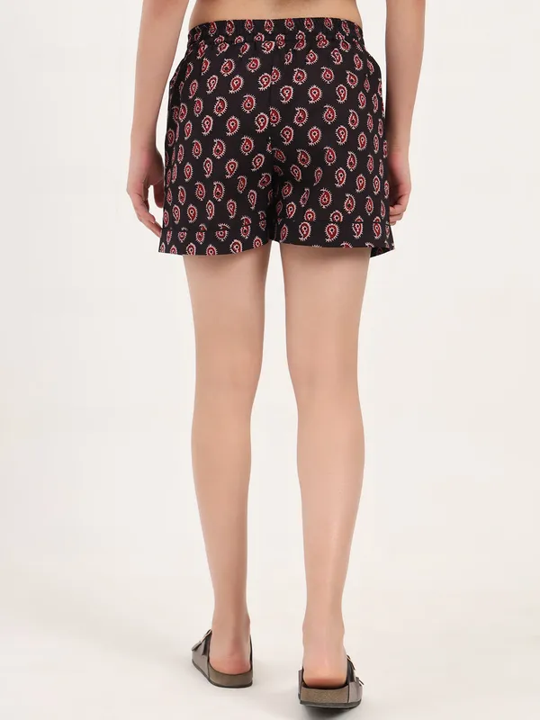 Black_Paisley_Print_Cotton_Shorts_For_Women
