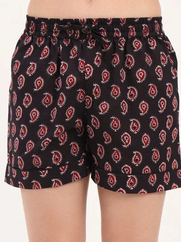 Black_Paisley_Print_Cotton_Shorts_For_Women