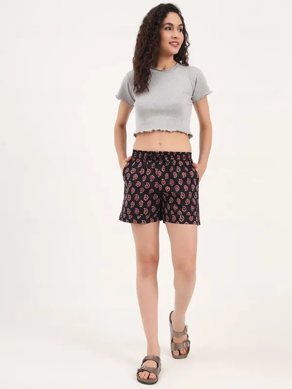 Black_Paisley_Print_Cotton_Shorts_For_Women