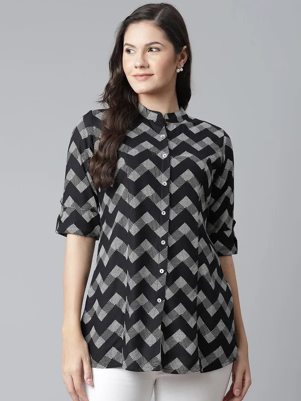 Black_Rayon_Zigzag_Print_Shirt_Style_Top_For_Women