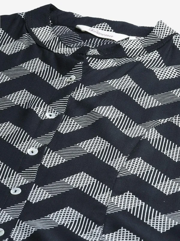 Black_Rayon_Zigzag_Print_Shirt_Style_Top_For_Women