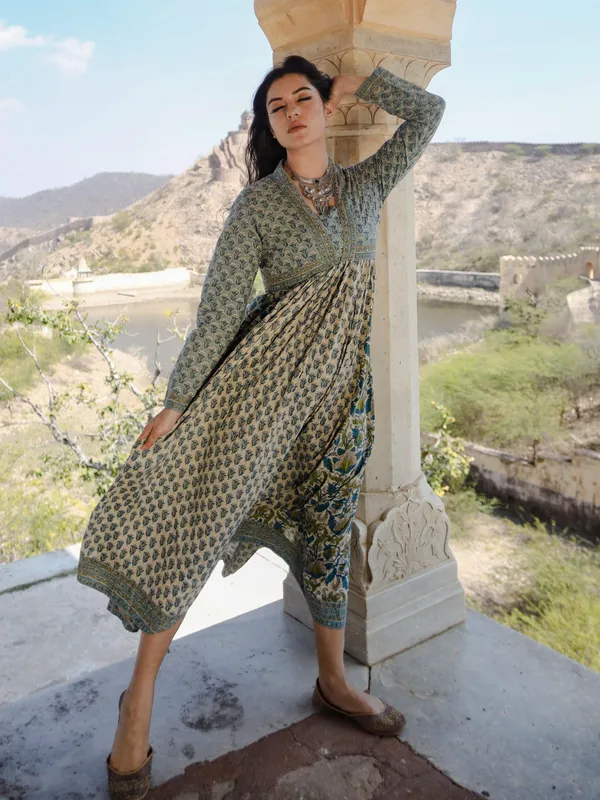 Multicolor_Block_Print_Mulmul_Kurta_For_Women