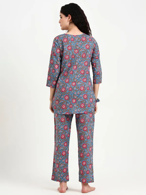 Blue_Floral_Print_Cotton_Night_Suit_For_Women