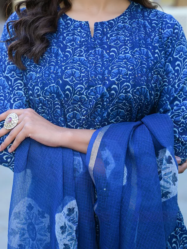 Blue_Floral_Printed_Straight_Kurta_Pant_Set_For_Women