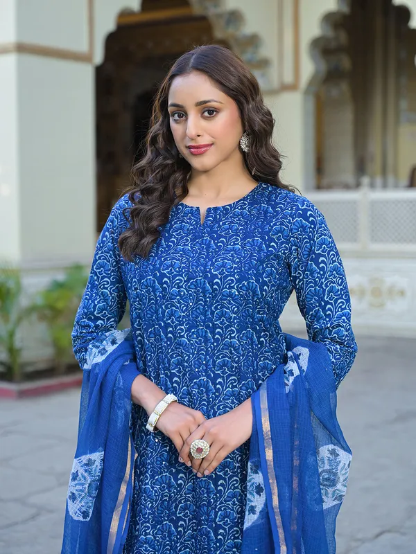 Blue_Floral_Printed_Straight_Kurta_Pant_Set_For_Women