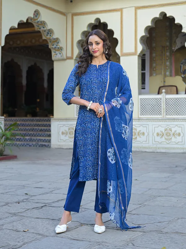 Blue_Floral_Printed_Straight_Kurta_Pant_Set_For_Women
