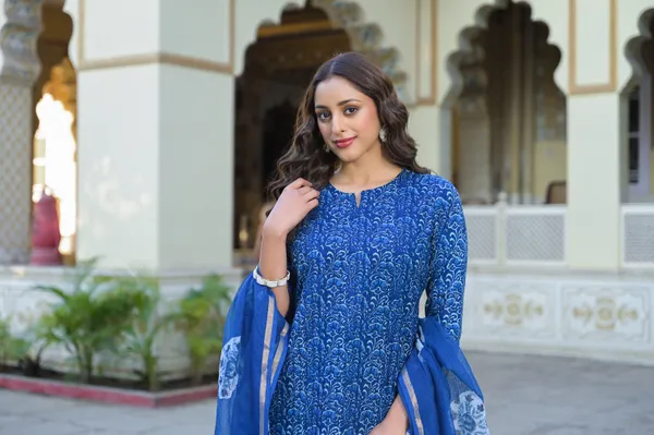 Blue_Floral_Printed_Straight_Kurta_Pant_Set_For_Women