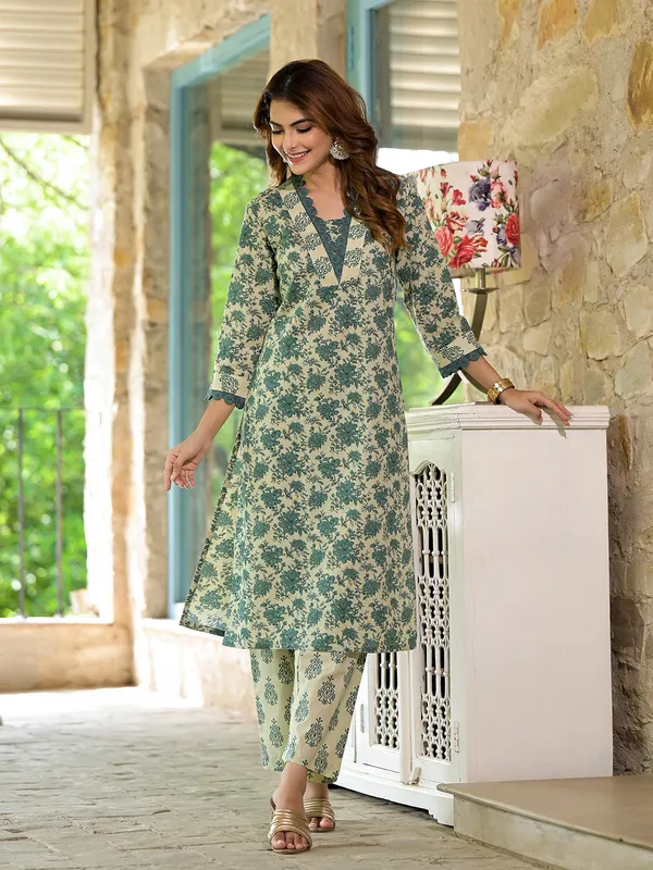 Bottle_Green_Floral_Print_Cotton_Kurta_Set_For_For_Women