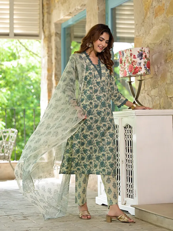 Bottle_Green_Floral_Print_Cotton_Kurta_Set_For_For_Women