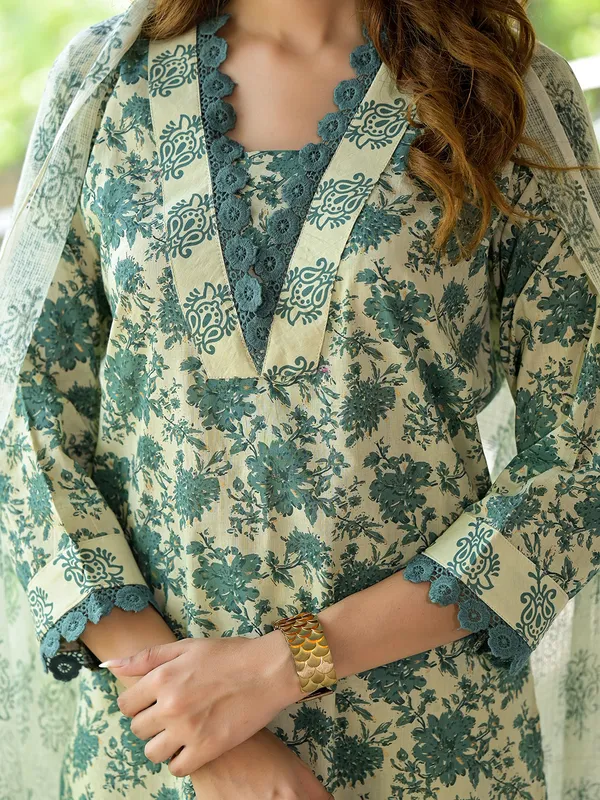 Bottle_Green_Floral_Print_Cotton_Kurta_Set_For_For_Women