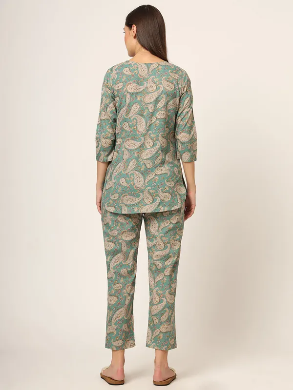 Green_Floral_Print_Cotton_Regular_Fit_Night_Suit_For_Women