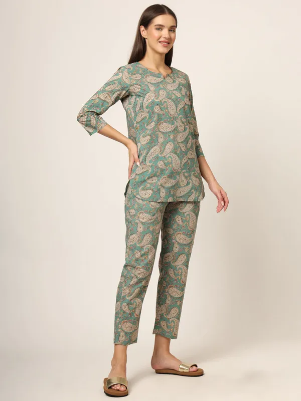 Green_Floral_Print_Cotton_Regular_Fit_Night_Suit_For_Women