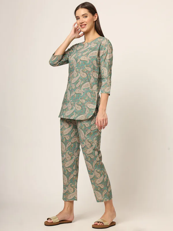 Green_Floral_Print_Cotton_Regular_Fit_Night_Suit_For_Women