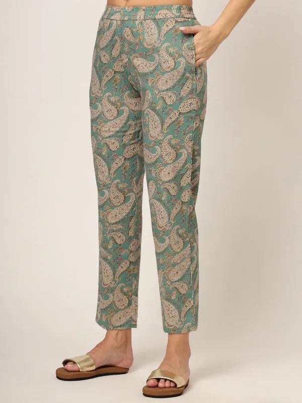 Green_Floral_Print_Cotton_Regular_Fit_Night_Suit_For_Women