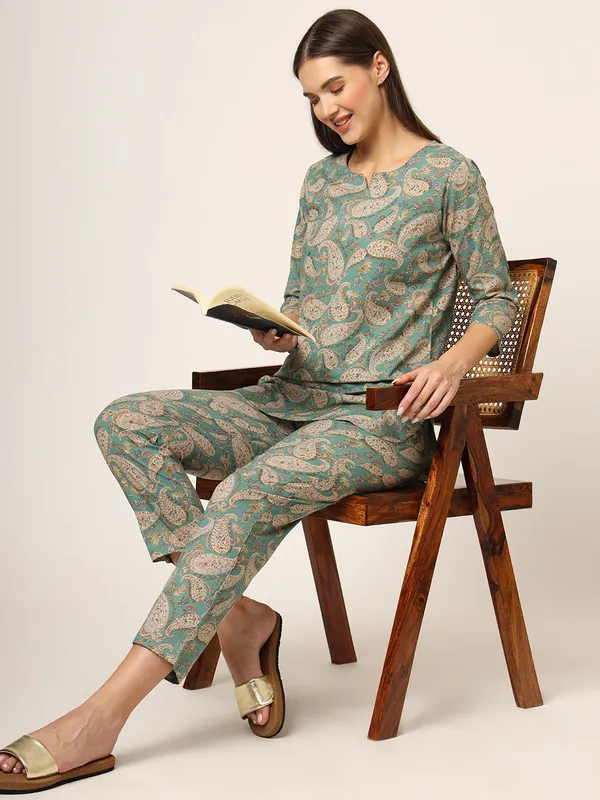 Green_Floral_Print_Cotton_Regular_Fit_Night_Suit_For_Women