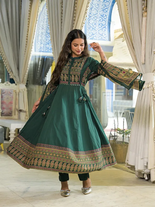 Green_Paisley_Print_Cotton_Anarkali_Kurta_Pant_Set_With_Dupatta_For_Women
