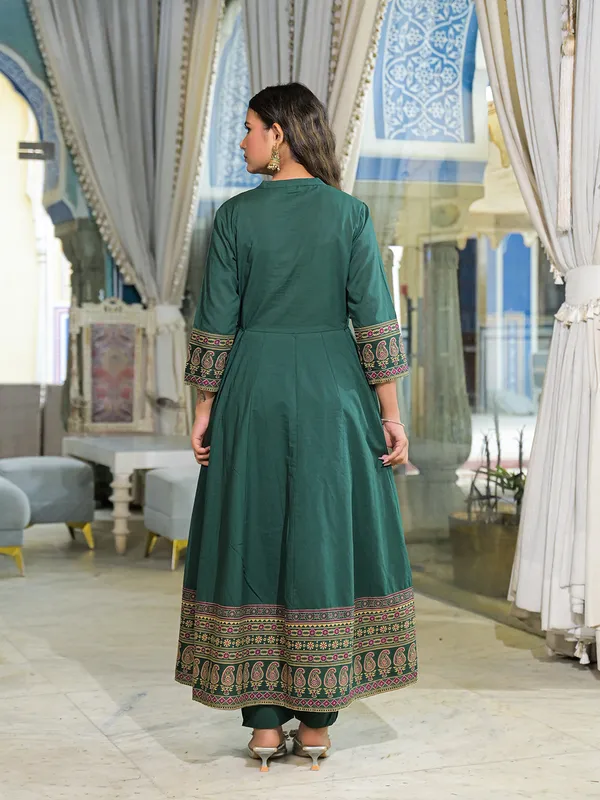 Green_Paisley_Print_Cotton_Anarkali_Kurta_Pant_Set_With_Dupatta_For_Women