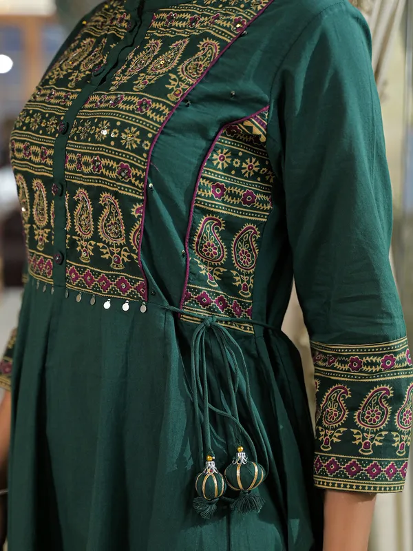 Green_Paisley_Print_Cotton_Anarkali_Kurta_Pant_Set_With_Dupatta_For_Women