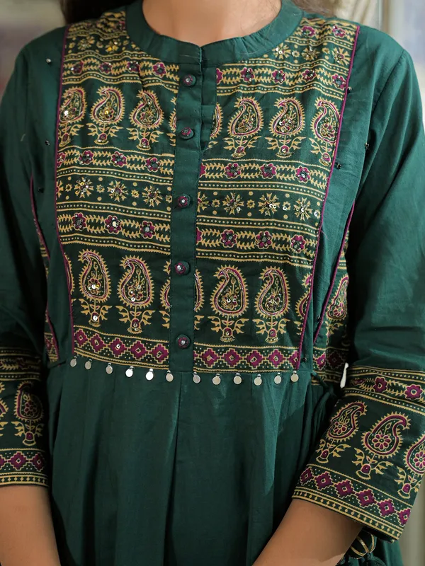 Green_Paisley_Print_Cotton_Anarkali_Kurta_Pant_Set_With_Dupatta_For_Women