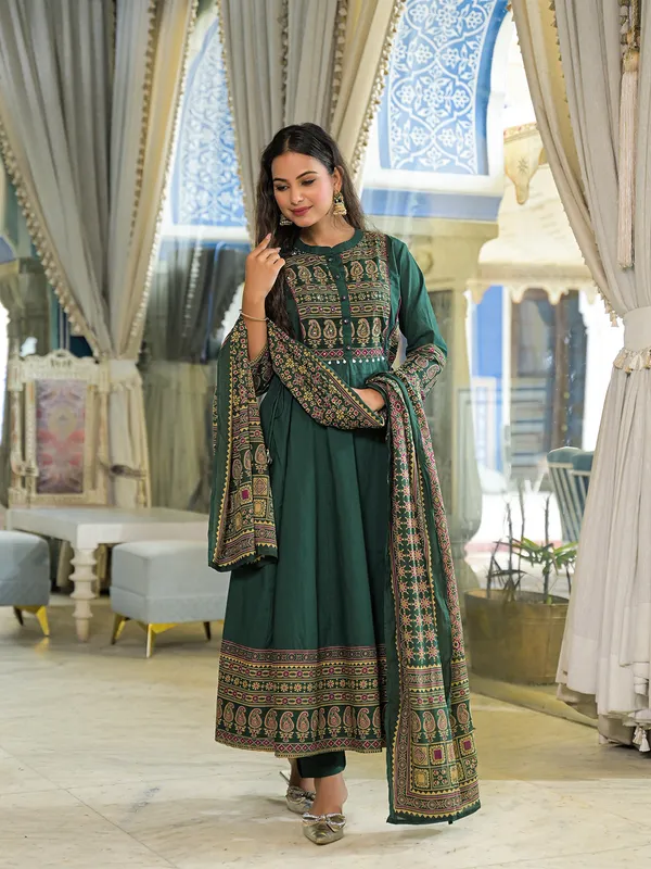 Green_Paisley_Print_Cotton_Anarkali_Kurta_Pant_Set_With_Dupatta_For_Women