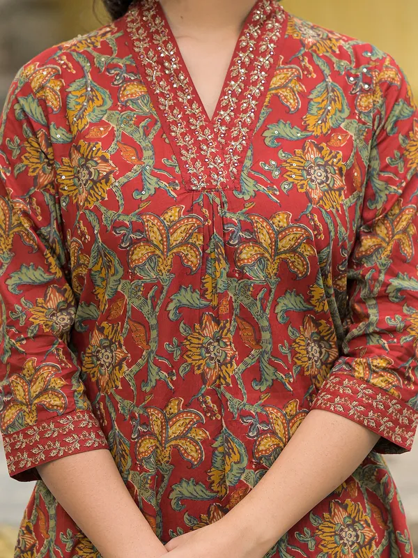 Maroon_Cotton_V-Neck_Kurta_Pant_Set_With_Dupatta_For_Women