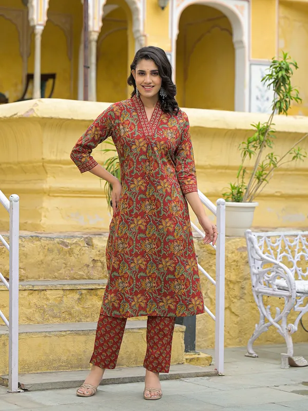 Maroon_Cotton_V-Neck_Kurta_Pant_Set_With_Dupatta_For_Women