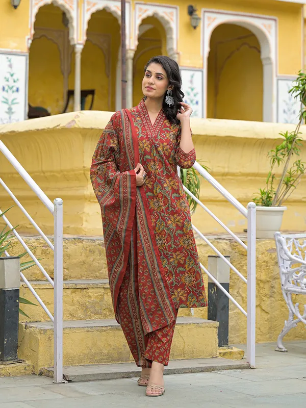Maroon_Cotton_V-Neck_Kurta_Pant_Set_With_Dupatta_For_Women